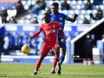 sadio-mane-kiri-bersaing-dengan-gelandang-leicester-city-wilfred-ndidi.jpg