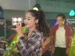 safira-inema-dalam-video-musik-lagu-top-topan.jpg