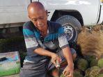 sahran-yang-telah-20-tahun-berjualan-durian.jpg