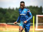 saido-berahino-pernah-bermain-di-liga-inggris-berseragam-west-brom-dan-stoke-city.jpg
