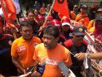saiq-iqbal-saat-unjuk-rasa-di-depan-kantor-direktorat-jenderal-pajak.jpg