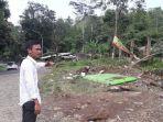saksi-mata-anjas-menunjukkan-lokasi-bus-yang-terguling-bus-po-purnama-sari-bernom.jpg