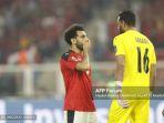 salah-dan-kiper-timnas-mesir-gabaski.jpg
