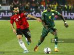 salah-dan-mane-saat-membela-negara-masing-masing.jpg