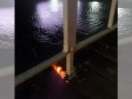 salah-satu-bantalan-kayu-di-jembatan-lama-kota-kediri-yang-nyaris-terbakar_20180802_224450.jpg