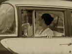 salah-satu-scene-video-klip-sunset-di-tanah-anarki-pemeran-utama-mengendarai-mobil-klasik.jpg