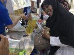salah-satu-toko-modern-di-kabupaten-bulukumba-sulsel-mulai-diserbu-oleh-emak-emak.jpg
