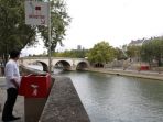 salah-satu-urinal-yang-berada-di-sekitar-katedral-notre-dame_20180814_090526.jpg