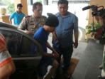 salah-serotang-penganiaya-prt-serahkan-diri-ke-polisi_20160210_201523.jpg