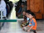 salat-berjemaah-di-masjid-rahmat-surabaya_20170619_143145.jpg