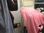 salat-di-dalam-krl-nih3.jpg
