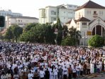 salat-idul-adha-1437-h-di-jalan-jatinegara_20160914_114745.jpg