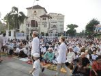 salat-idul-fitri-1443-h-di-depan-gereja-koinonia-gereja_20220502_090424.jpg