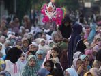 salat-idul-fitri-1445-h-di-depan-gereja-koinonia-jatinegara_20240410_092230.jpg