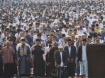 salat-idul-fitri-1445-h-di-depan-gereja-koinonia-jatinegara_20240410_093030.jpg