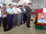 salat-jenazah-korban-helikopter-jatuh_20160322_075244.jpg