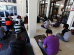 salat-jumat-di-masjid-baiturrahim-kompleks-kopo-permai-1_20200724_210855.jpg