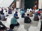 salat-jumat-di-masjid-kh-hasyim-asyari-jakarta-era-new-normal_20200605_145614.jpg