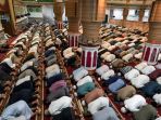 salat-qiyamul-lail-di-masjid-oman-aceh_20180612_220909.jpg