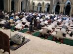 salat-tarawih-pertama-di-masjid-raya-makassar_20210413_011747.jpg