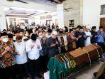 saleh-husin-melayat-ke-rumah-fahmi-idris.jpg