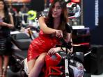 sales-promotion-girl-berpose-saat-indonesia-motorcycle-show-2_20161104_211006.jpg