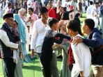 saling-maaf-usai-sholat-idul-fitri-1440-h_20190608_100147.jpg
