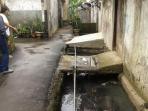 saluran-air-di-jalan-poncol-rt-09-dan-rt-13rw-09_20150512_041801.jpg