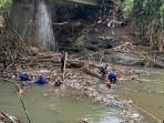 Hari Keempat Pencarian Korban Banjir Mengwitani: Tim Sisir Sungai, Desa Gelar Pecaruan