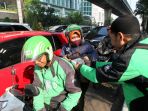sambut-hari-pelanggan-nasional-gojek-bagikan-5400-snack-pada-pel_20170904_222617.jpg
