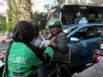 sambut-hari-pelanggan-nasional-gojek-bagikan-5400-snack_20170904_222618.jpg