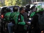 sambut-hari-pelanggan-nasional-gojek-bagikan-5400-snack_20170904_222859.jpg