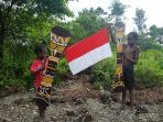 sambut-hut-ri-ke-76-anak-anak-papua-bersukaria-kibarkan-bendera_20210816_074150.jpg
