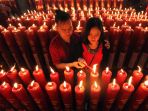 sambut-imlek-400-lilin-raksasa-nyala-di-vihara-dharma-ramsi_20180217_130008.jpg