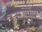 sambutan-mayjen-tni-jaswandi-bersama-istri_20180323_125853.jpg