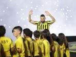 sambutan-mewah-karim-benzema-di-al-ittihad_20230610_074105.jpg