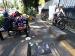 sampah-berserakan-di-trotoar-jalan-ir-h-djuanda-bandung_20200712_232854.jpg