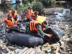 sampah-di-sungai-barito-pe.jpg