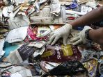 sampah-kertas-bekas-mengandung-b3-impor-dari-australia-diamankan_20190709_195904.jpg