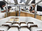 sampoerna-gandeng-mitra-produksi-sigaret-kretek-tangan-skt_20240130_212010.jpg