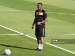 samuel-etoo-mengambil-bagian-dalam-sesi-latihan-di-al-sailiya.jpg