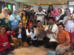 sandec-sahetapy-bersama-perwakilan-7-komunitas-di-jakarta-usai-nobar-si-doel-di-xx1_20180806_202004.jpg