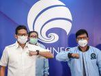 sandi-dan-menteri-johnny.jpg