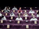 sandi-nonton-bioskop.jpg