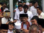 sandiaga-di-kuburan-massal-korban-tsunami-aceh.jpg