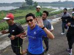 sandiaga-s-uno-saat-lari-bersama-komunitas-runner-solo-di-waduk-cengklik.jpg