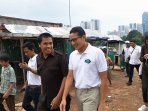 sandiaga-uno-blusukan-temui-warga-patra-kuningan_20160609_113904.jpg