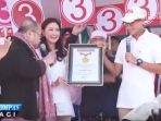 sandiaga-uno-dapat-penghargaan-dari-muri_20170120_112409.jpg