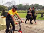 sandiaga-uno-usai-bersepeda-di-monas_20180323_125705.jpg