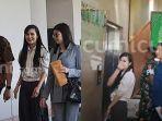 sandra-dewi-menebar-senyuman-dan-memberikan-gestur-cinta.jpg